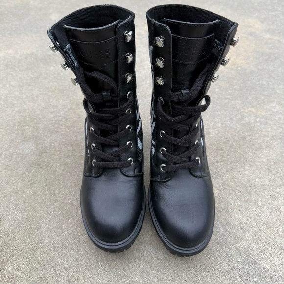 Cool vintage y2k 2000s black and white Guess platform heel goth style boots! 🦇 - Picture 4 of 8